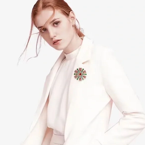 Vintage Baroque Queen Crystal Elegant Brooch - Picture 10 of 13